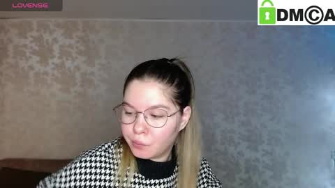 Snapshot of holy_michela chatting on December 27, 2:58 am Welcome guys  Pleasure to see you all here  My name is MichaelaTip menu is active Private is open  online show from December 27, 2:58 am