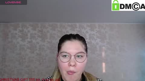 Snapshot of holy_michela chatting on December 24, 6:44 am Welcome guys  Pleasure to see you all here  My name is MichaelaTip menu is active Private is open  online show from December 24, 6:44 am