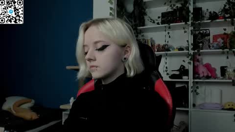 holy_mistresss online show from December 2, 10:28 am