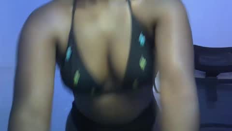 honey_beb online show from May 3, 12:19 pm