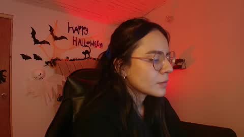 Snapshot of honey_buu chatting on October 21, 4:00 pm online show from October 21, 4:00 pm