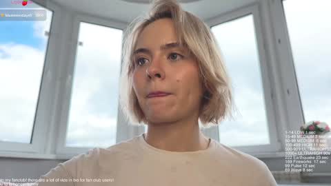 Snapshot of honey_sunshine chatting on September 24, 9:41 am Jenyanew vid how I squirt in forest in bio online show from September 24, 9:41 am