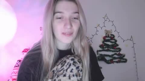 honeyveil online show from February 4, 1:14 pm