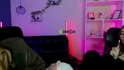 honeyvibess online show from May 5, 12:35 am