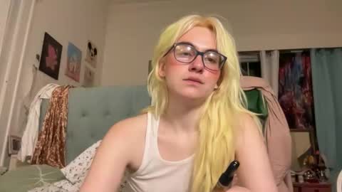 Emi Rose online show from March 15, 1:07 am