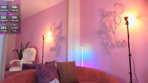 Snapshot of honeyymoonn_ chatting on September 29, 7:41 pm Honey Moon Help me to reach 100 thumbs up online show from September 29, 7:41 pm