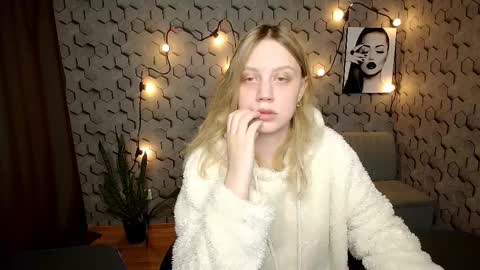 Snapshot of hope_happyyy chatting on March 4, 12:12 pm hope happyyy online show from March 4, 12:12 pm