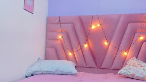 Khloe  online show from February 2, 12:26 pm