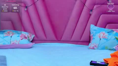 Khloe  online show from February 13, 12:18 pm