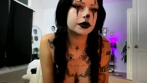 horrorlindsey online show from November 10, 2:06 am