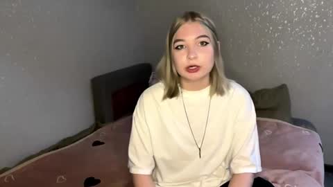 Lola online show from March 8, 3:05 pm