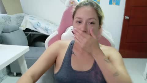 Mia online show from May 7, 8:01 pm