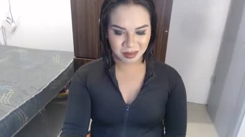 roxanne online show from April 26, 3:43 pm