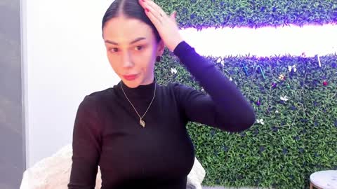 hotfallingdevil online show from December 20, 7:23 am