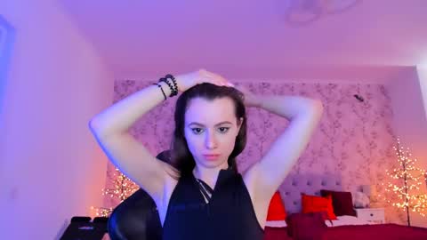 hotmolly_ online show from April 16, 9:31 am