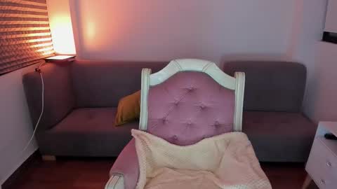 hottbee3645 online show from January 11, 10:37 pm