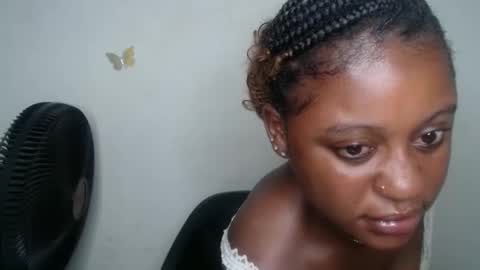 Snapshot of hottie_ebonie chatting on November 1, 12:04 am Ella online show from November 1, 12:04 am