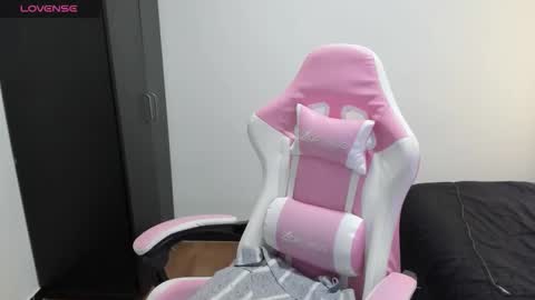 hottychrystal online show from April 15, 2:39 pm