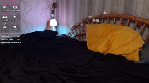 Elizabeth online show from December 4, 9:37 pm