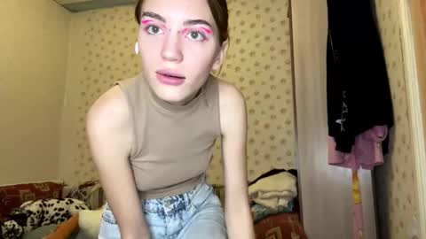 hsiuscherich online show from November 18, 9:54 am