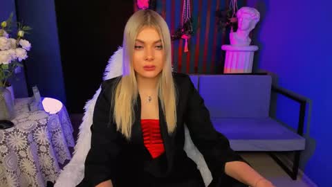 hyileyclark online show from April 15, 7:58 pm