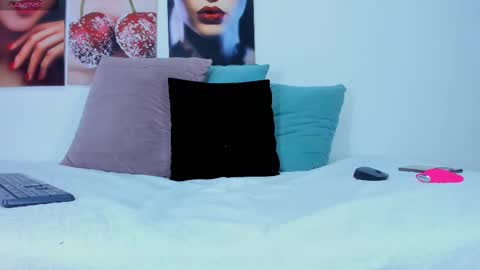 Snapshot of i_am_dolls chatting on October 10, 8:36 pm The Dolls online show from October 10, 8:36 pm