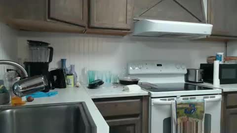 ShortStuff online show from April 15, 6:08 pm