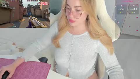 HiI am  EvaPVT is open  online show from November 4, 12:10 pm