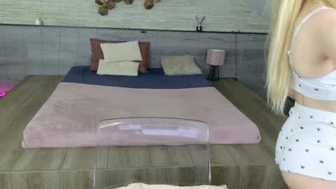 Ice Blue online show from March 20, 9:09 pm