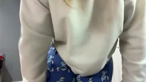 cassie online show from November 12, 6:44 am