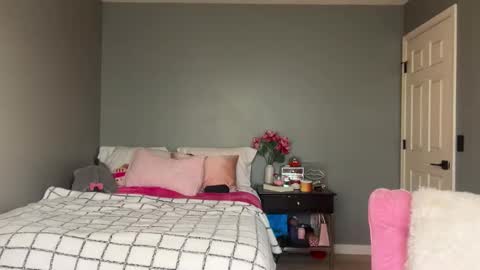 cassie online show from March 6, 7:42 pm