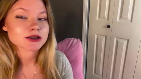 cassie online show from March 7, 8:05 pm