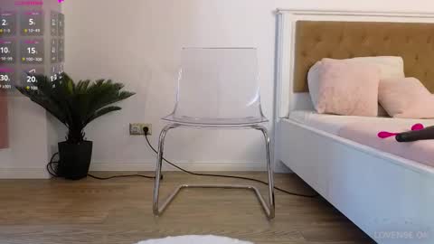 Emma online show from November 6, 8:09 am