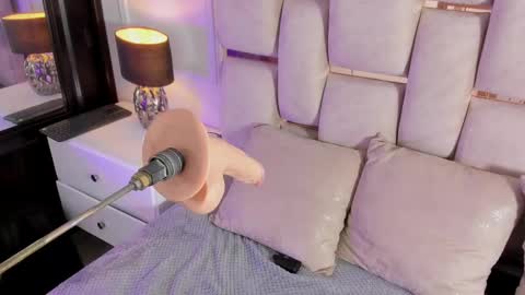 Snapshot of iliy_ chatting on February 17, 2:49 pm ILY   online show from February 17, 2:49 pm