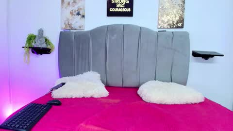 im_riley_ online show from October 6, 7:07 pm