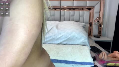 Snapshot of im_yours_01 chatting on December 7, 3:36 am daniella online show from December 7, 3:36 am