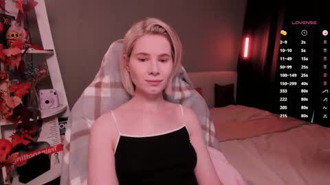 Mia online show from November 30, 11:25 am