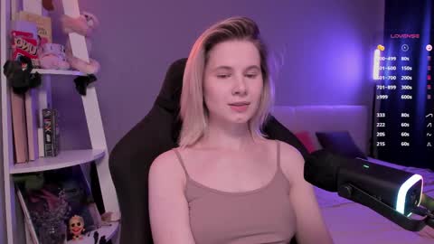 Mia online show from April 5, 10:58 am