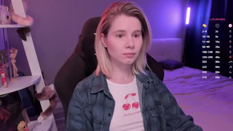 Mia online show from April 19, 10:37 am