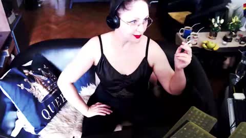 Empress online show from April 15, 2:50 pm