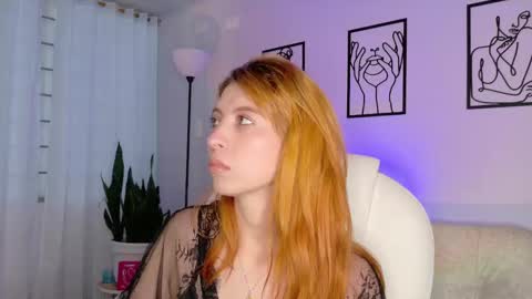 Snapshot of imsiennabellucci chatting on October 3, 10:37 pm Sienna online show from October 3, 10:37 pm