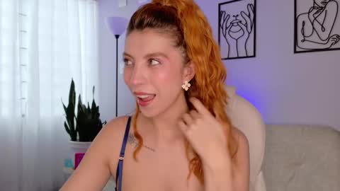 Snapshot of imsiennabellucci chatting on October 1, 9:20 pm Sienna online show from October 1, 9:20 pm