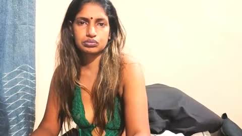 indianhoneyx online show from April 7, 11:51 pm