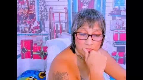 indianroxy27 online show from December 20, 1:09 am