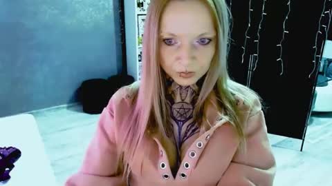 InesDesire online show from September 18, 8:24 am