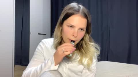 Kira online show from March 25, 4:32 pm