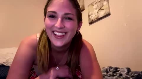 innocentlilsarah online show from November 2, 3:32 am