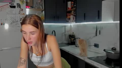 Snapshot of internetsexplorer chatting on October 28, 11:49 am Bernadette Join online show from October 28, 11:49 am