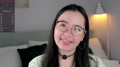 Mia online show from October 21, 1:53 am