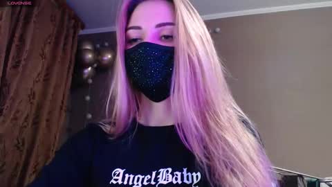 Lily online show from November 14, 7:03 pm